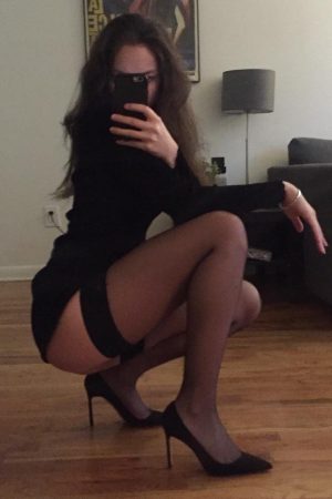 Envie d’une soirée culpabiless au lit ? Emmanuelle - rencontre-Milf-Le Mans